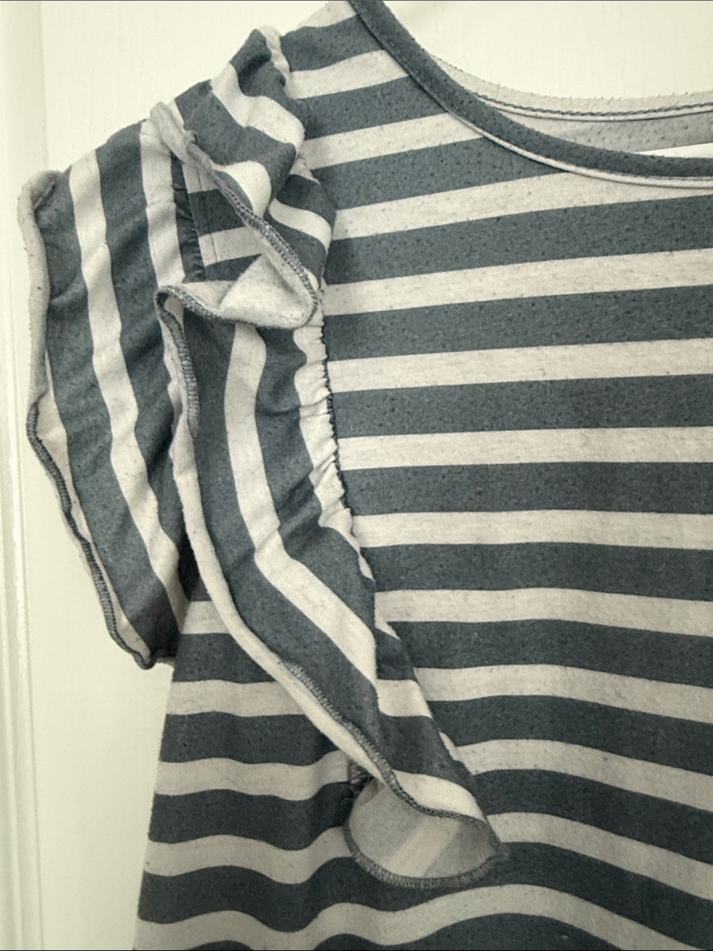 Striped Ruffle Sleeve Tee (L) - Picture 3 of 5
